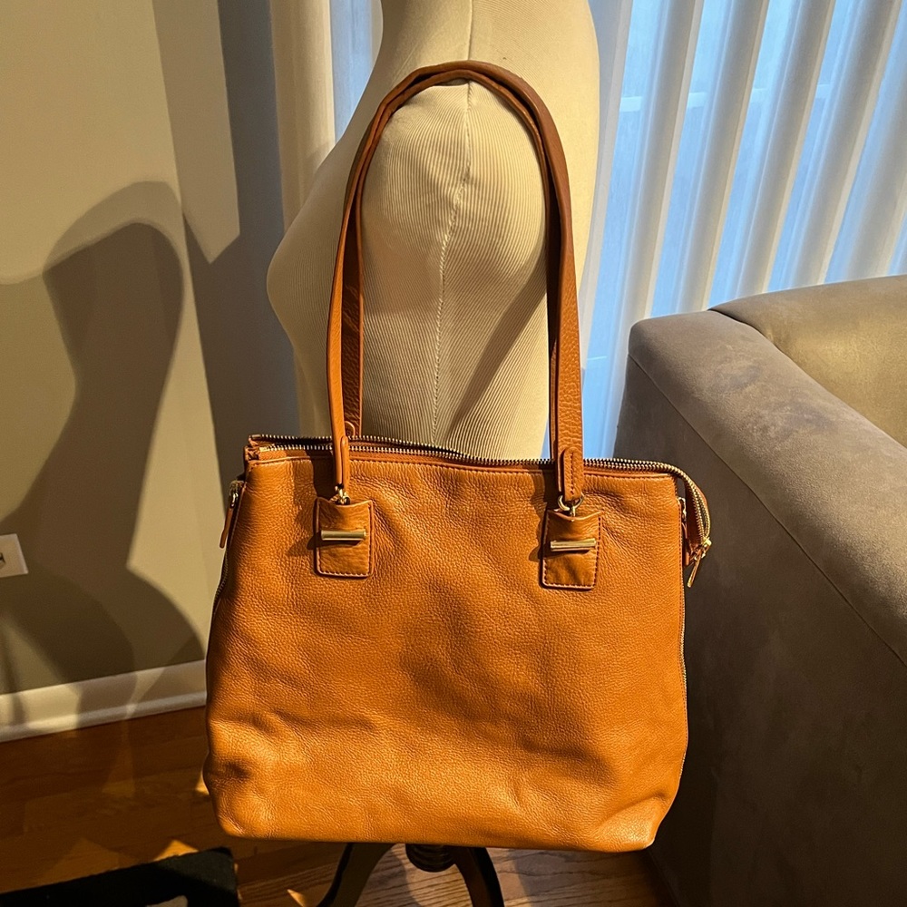 Beautiful leather hazelnut Vince camuto bag.